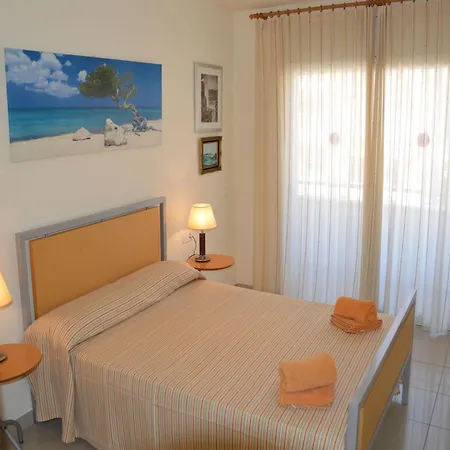 Estartit Park 1-1 アパート